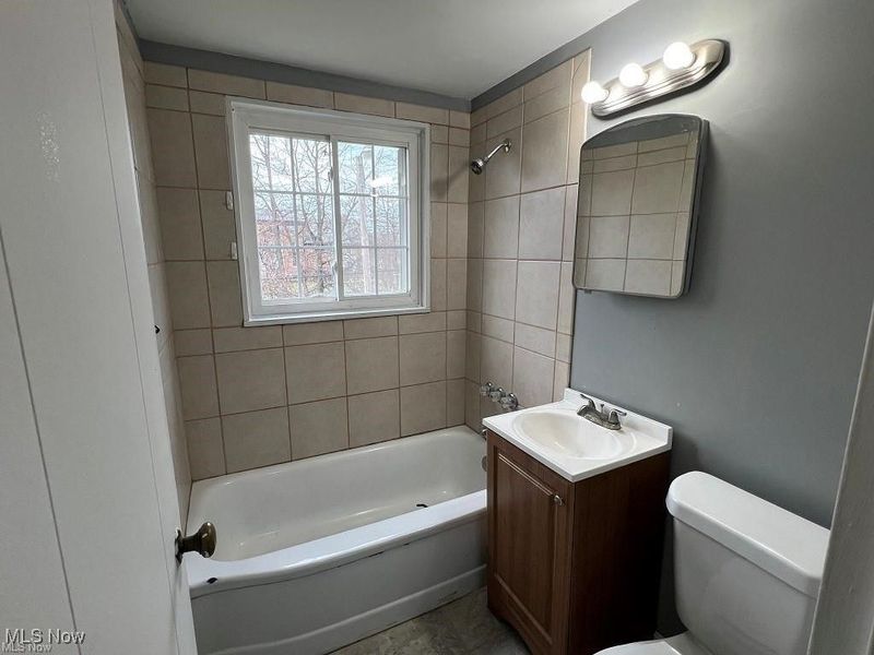 421 Kenwood Drive, Unit G, Euclid, OH 44123 Photo 7