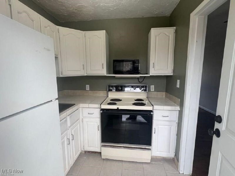 421 Kenwood Drive, Unit G, Euclid, OH 44123 Photo 8