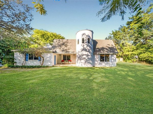 10900 SW 90th Ave, Miami, FL 33176