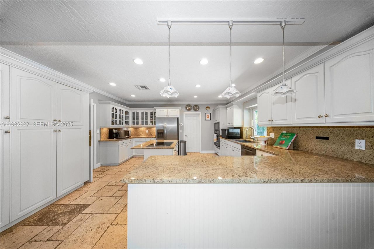 10900 SW 90th Ave, Miami, FL 33176 Photo