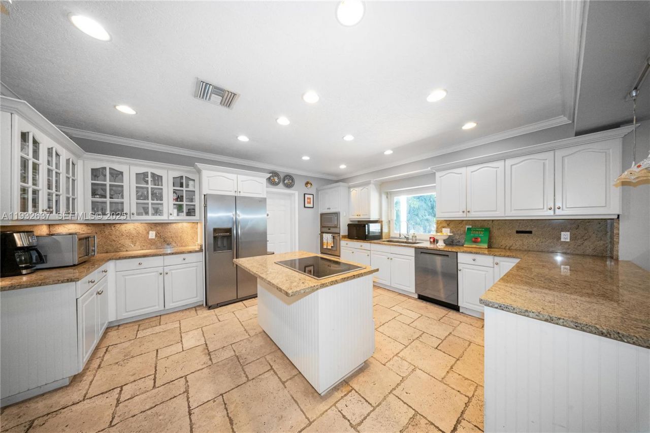 10900 SW 90th Ave, Miami, FL 33176 Photo