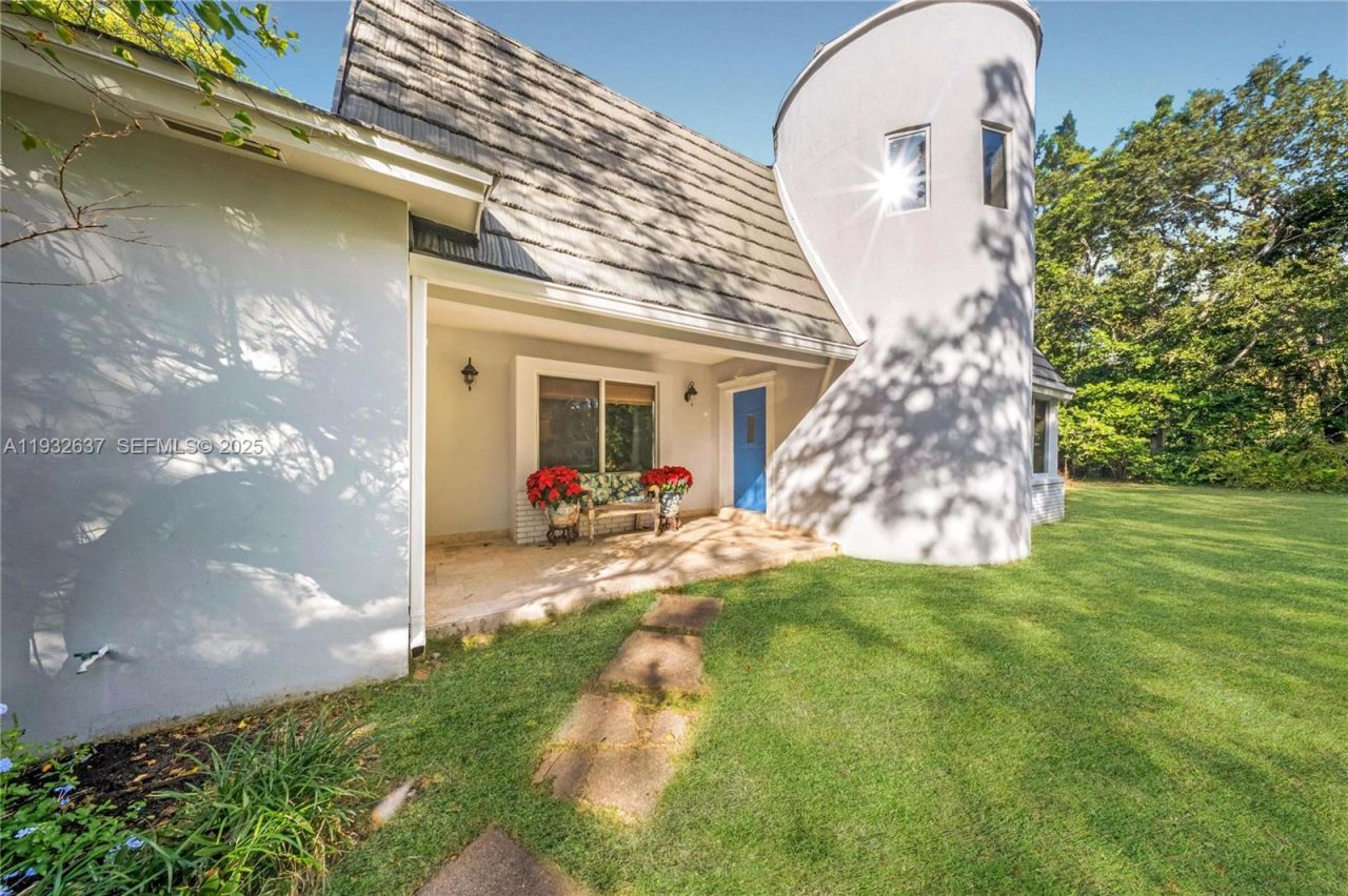 10900 SW 90th Ave, Miami, FL 33176 Photo