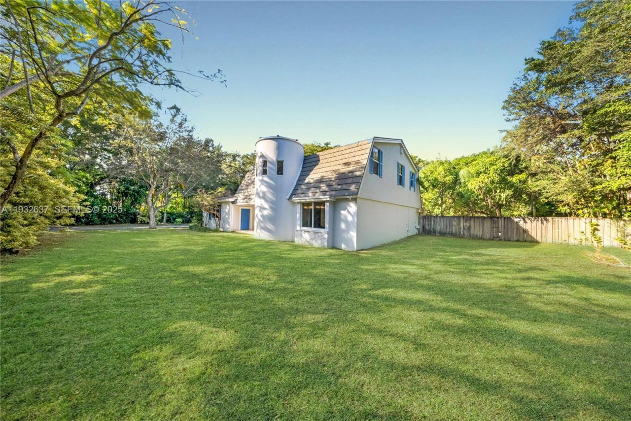 10900 SW 90th Ave, Miami, FL 33176 Photo