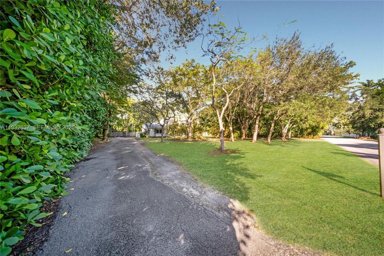 10900 SW 90th Ave, Miami, FL 33176 Photo