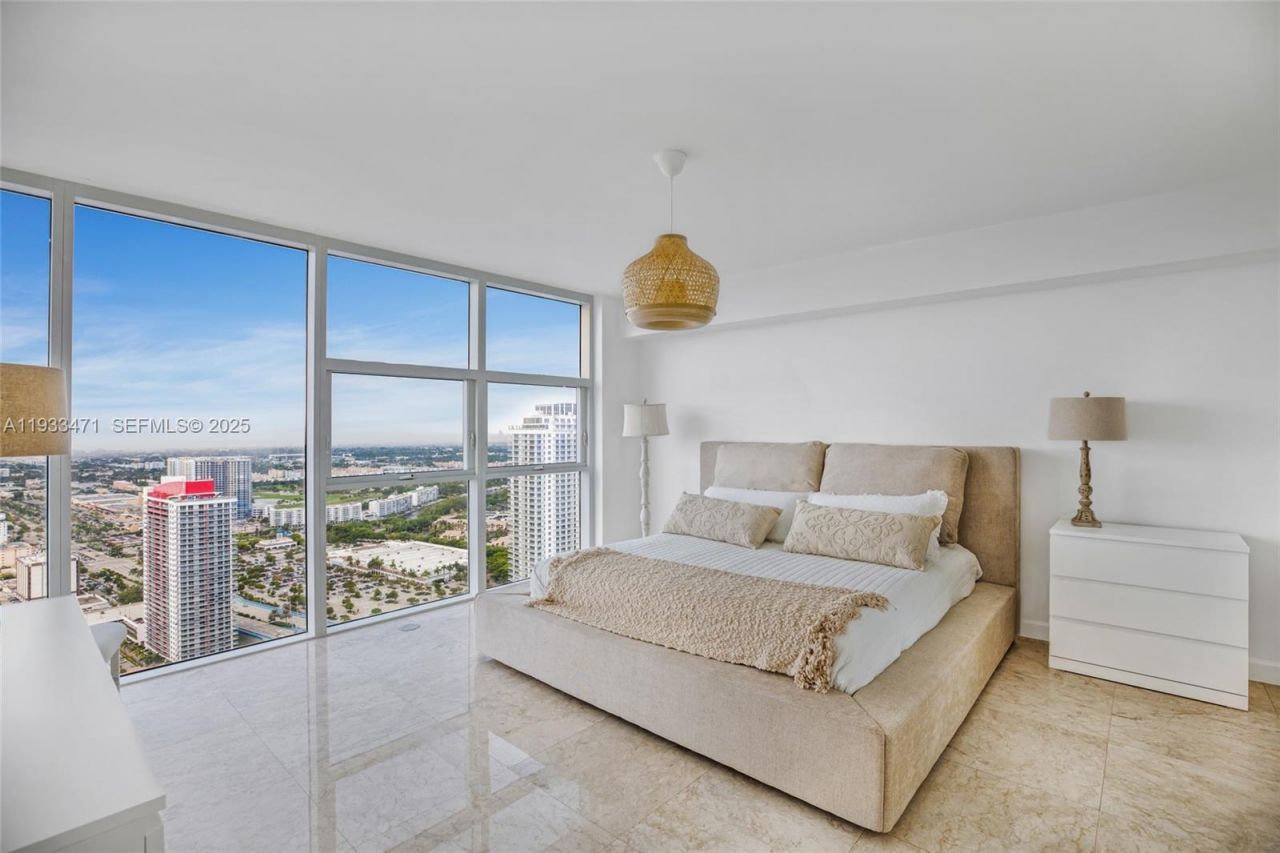 1830 S Ocean Dr, Unit 4707, Hallandale Beach, FL 33009 Photo