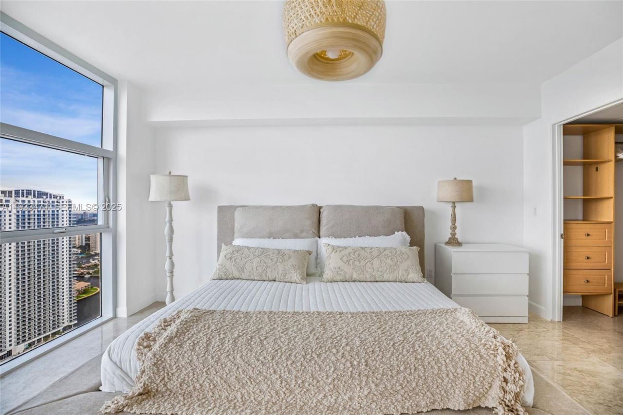1830 S Ocean Dr, Unit 4707, Hallandale Beach, FL 33009 Photo