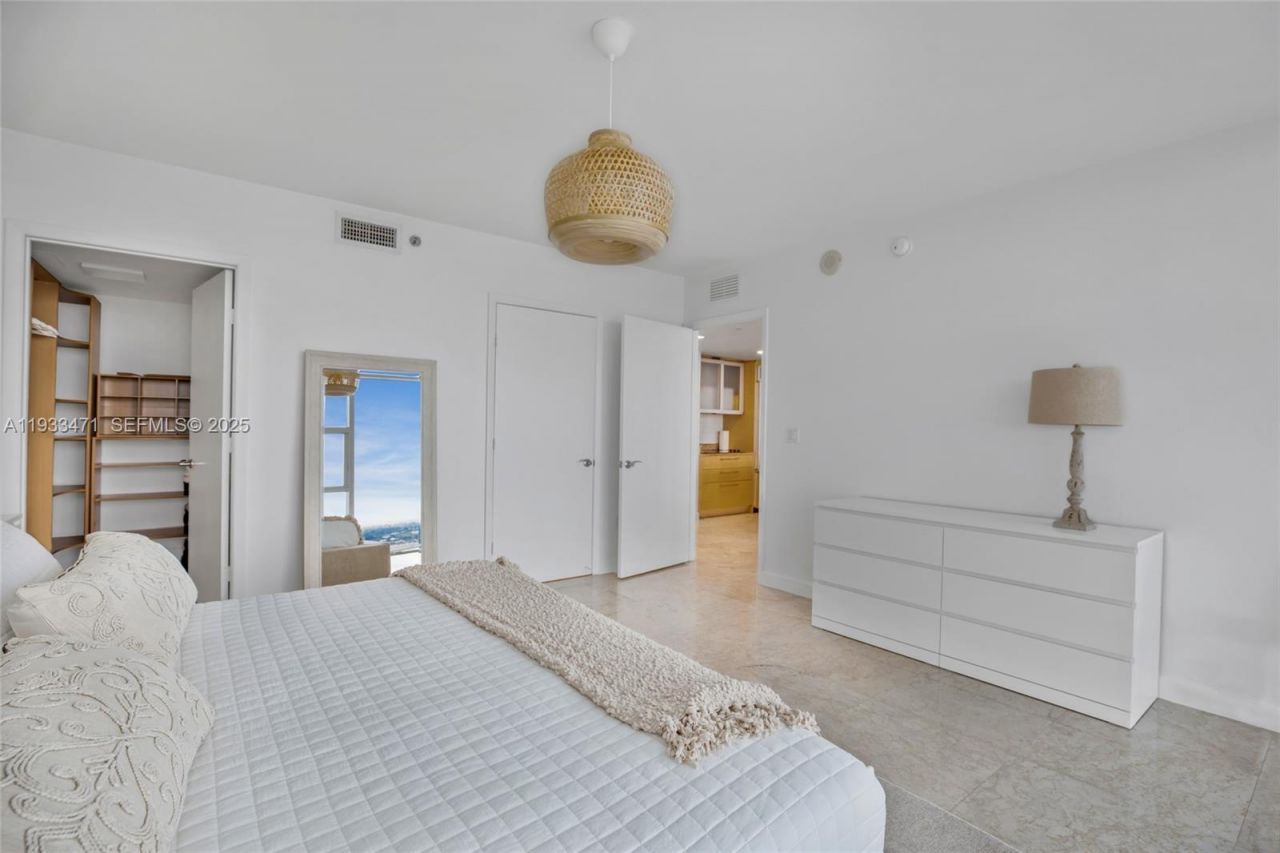 1830 S Ocean Dr, Unit 4707, Hallandale Beach, FL 33009 Photo