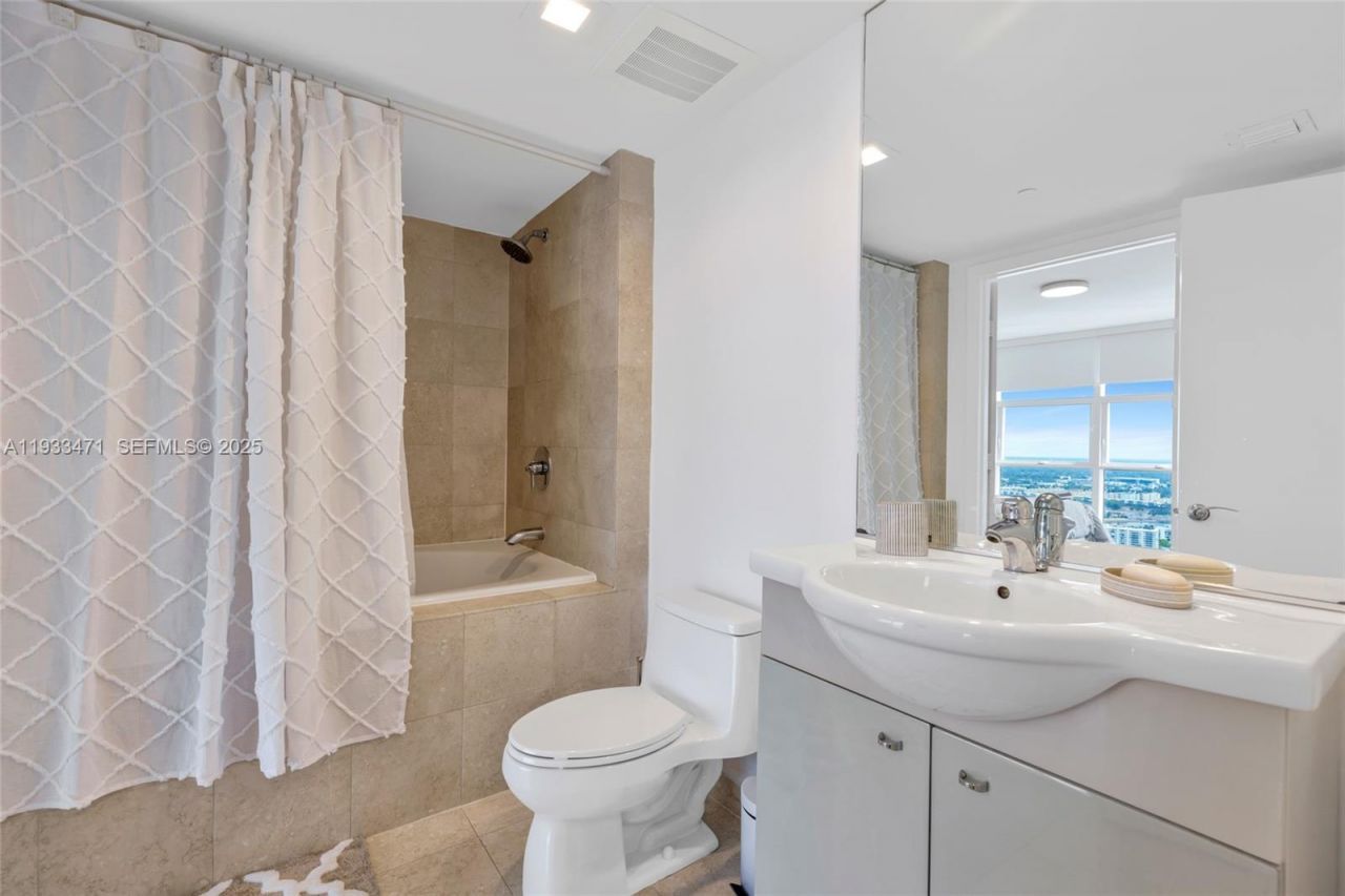 1830 S Ocean Dr, Unit 4707, Hallandale Beach, FL 33009 Photo