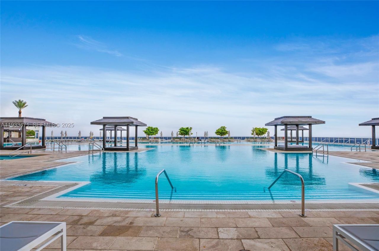 1830 S Ocean Dr, Unit 4707, Hallandale Beach, FL 33009 Photo