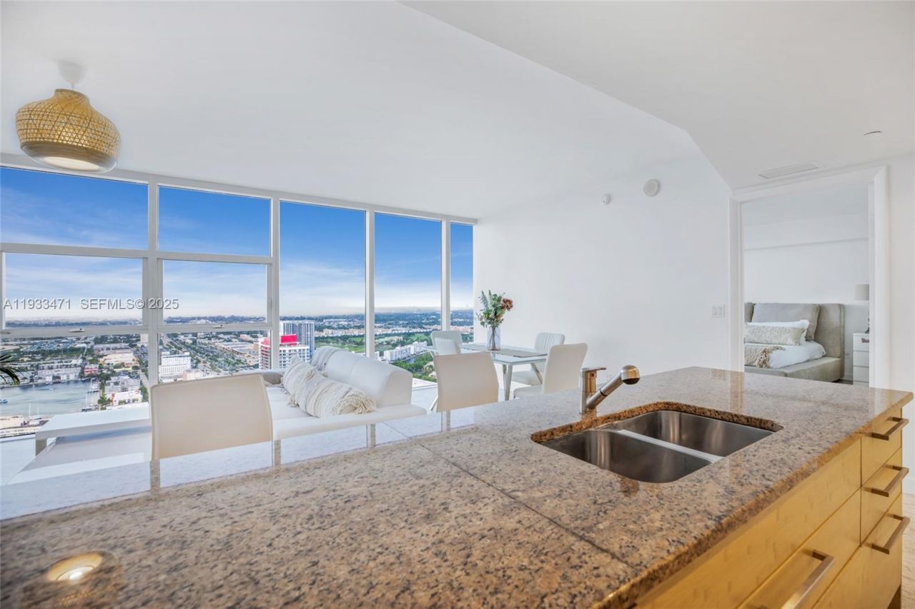 1830 S Ocean Dr, Unit 4707, Hallandale Beach, FL 33009 Photo
