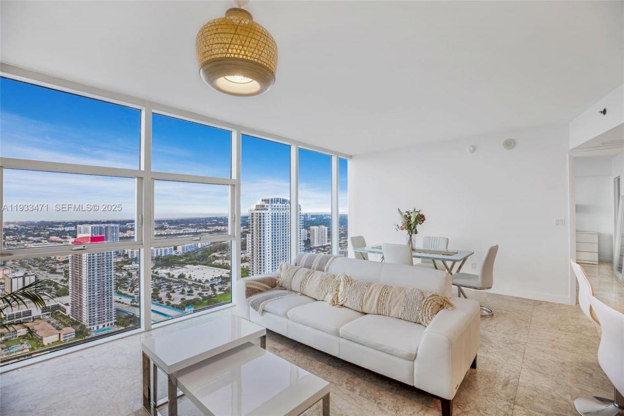 1830 S Ocean Dr, Unit 4707, Hallandale Beach, FL 33009 Photo