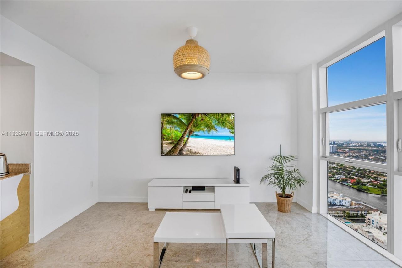 1830 S Ocean Dr, Unit 4707, Hallandale Beach, FL 33009 Photo