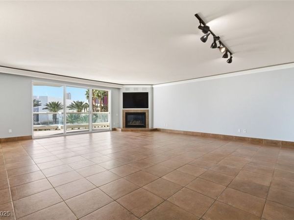 2857 Paradise Road, Unit 301, Las Vegas, NV 89109