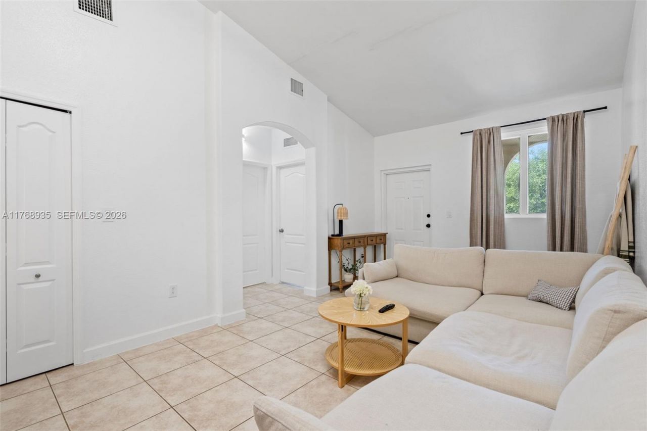 2731 SE 17th Ave, Unit 211, Homestead, FL 33035 Photo
