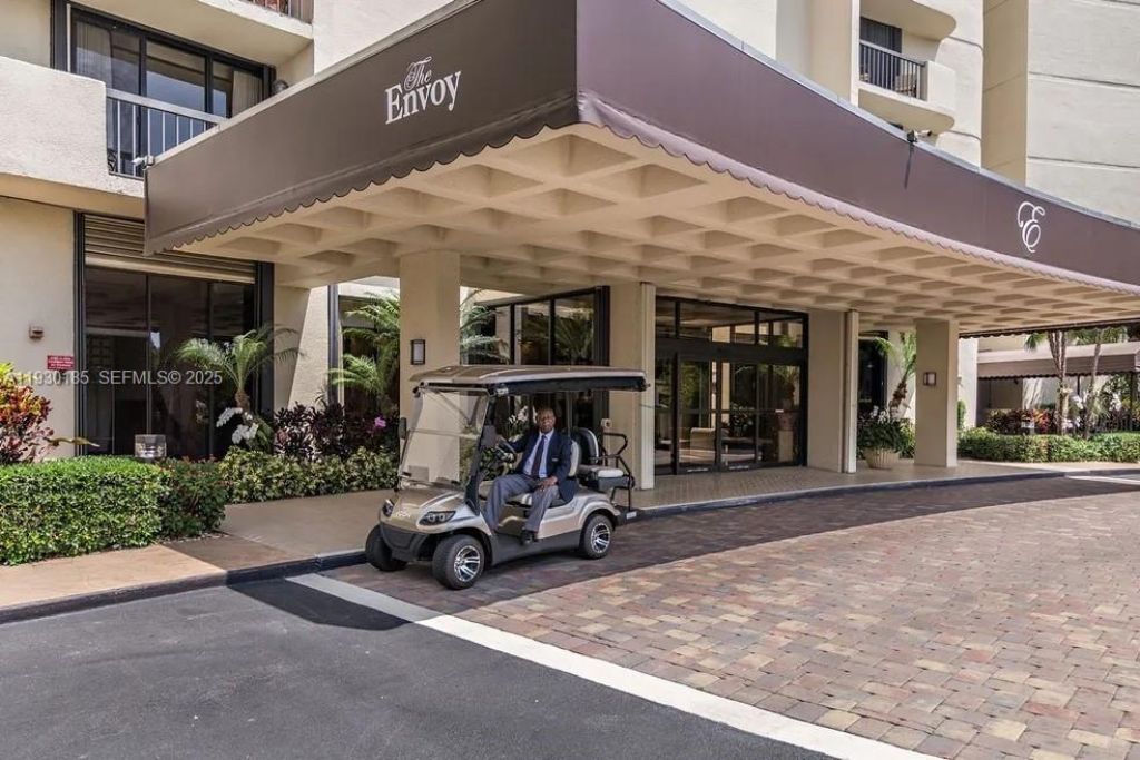 2450 Presidential Way, Unit PH7, West Palm Beach, FL 33401 Photo