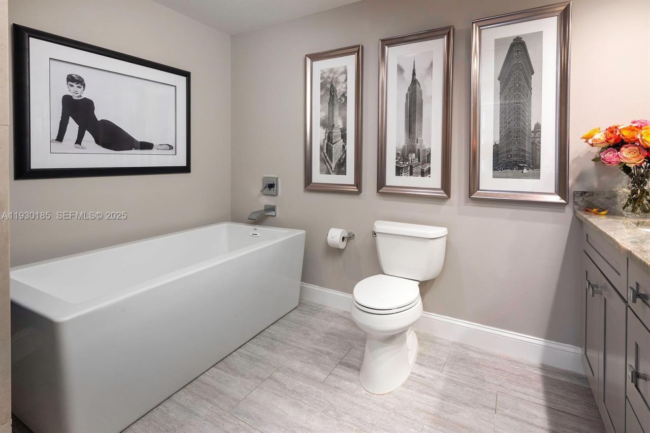 2450 Presidential Way, Unit PH7, West Palm Beach, FL 33401 Photo