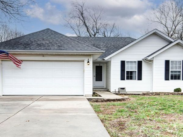 102 Arrowhead Road, Willard, MO 65781