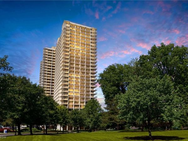 12700 Lake Avenue, Unit 806, Lakewood, OH 44107