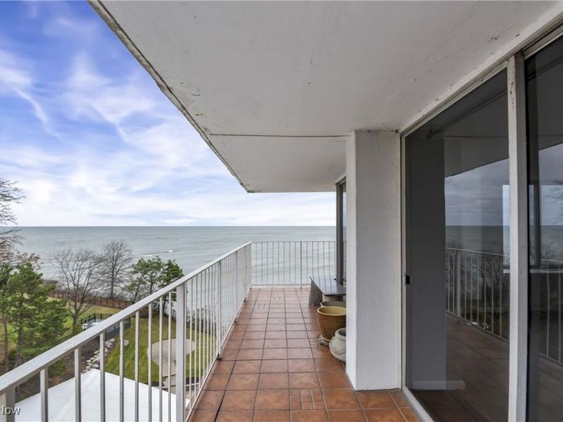 12700 Lake Avenue, Unit 806, Lakewood, OH 44107 Photo 11