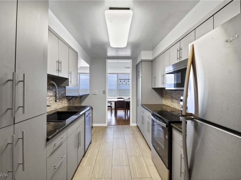 12700 Lake Avenue, Unit 806, Lakewood, OH 44107 Photo 3