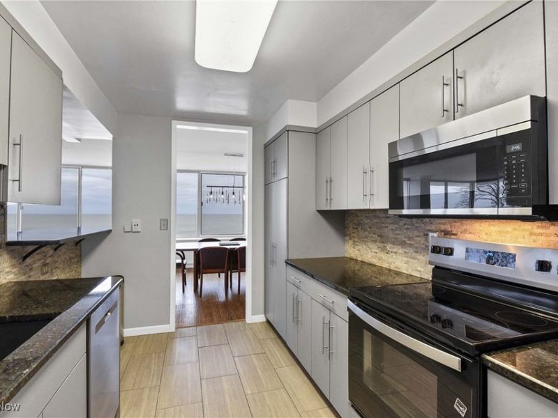 12700 Lake Avenue, Unit 806, Lakewood, OH 44107 Photo 4