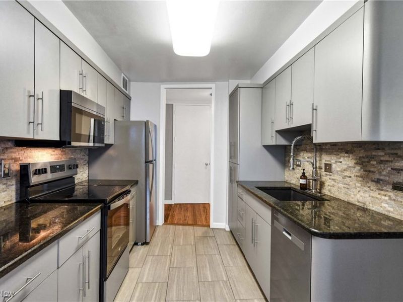 12700 Lake Avenue, Unit 806, Lakewood, OH 44107 Photo 5