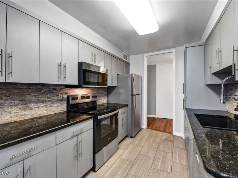 12700 Lake Avenue, Unit 806, Lakewood, OH 44107 Photo 7