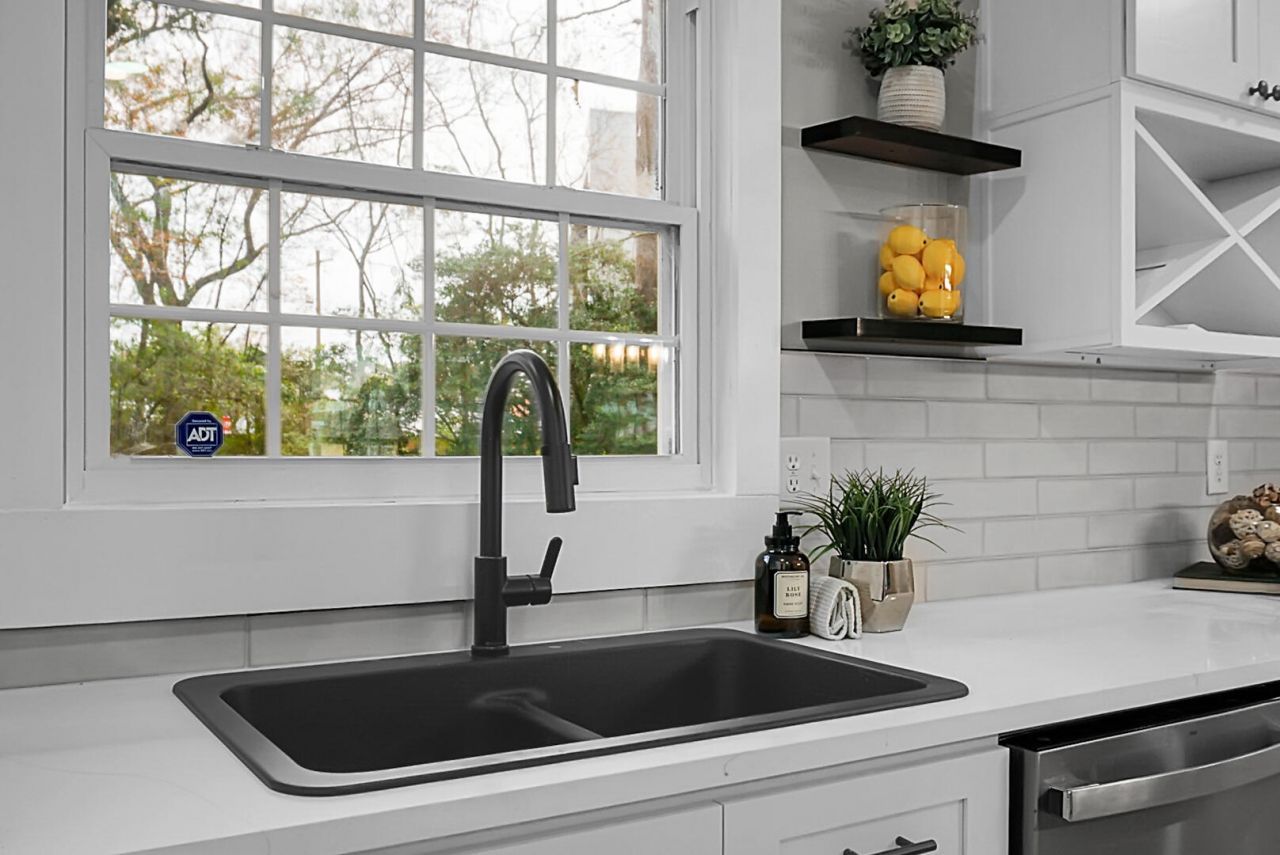 1820 Meadowlawn Drive Photo 12