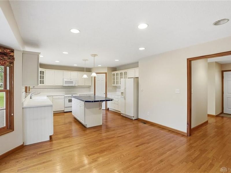 4254 Sarahs Way, Sugarcreek Township, OH 45440 Photo 12