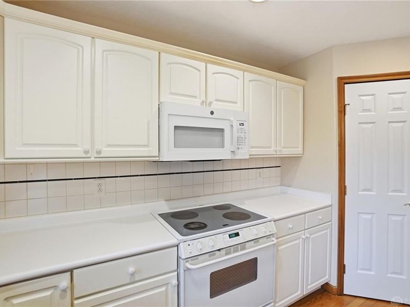 4254 Sarahs Way, Sugarcreek Township, OH 45440 Photo 17