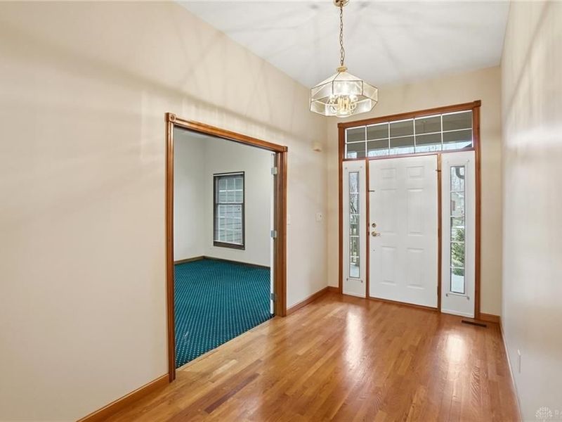 4254 Sarahs Way, Sugarcreek Township, OH 45440 Photo 6