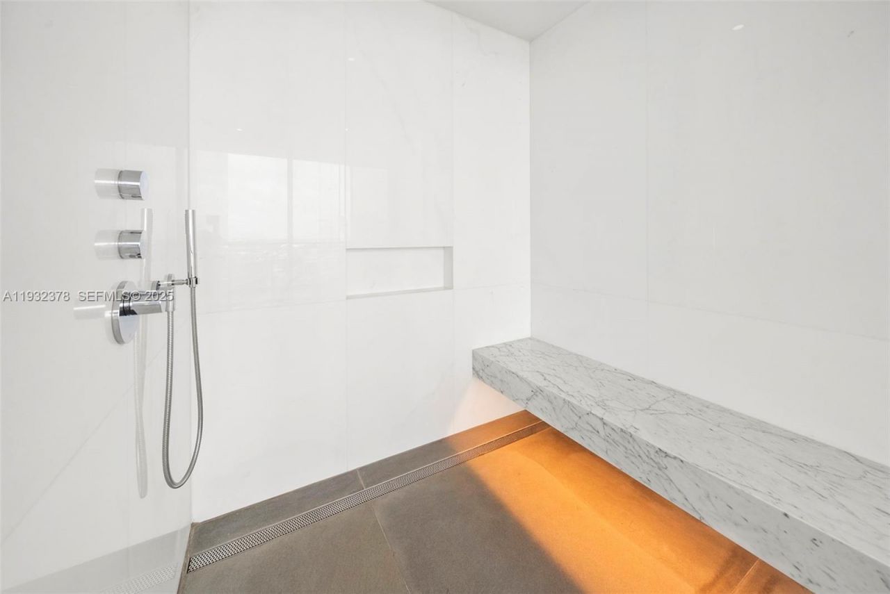 2000 S Ocean Dr , Unit 18B, Hallandale Beach, FL 33009 Photo