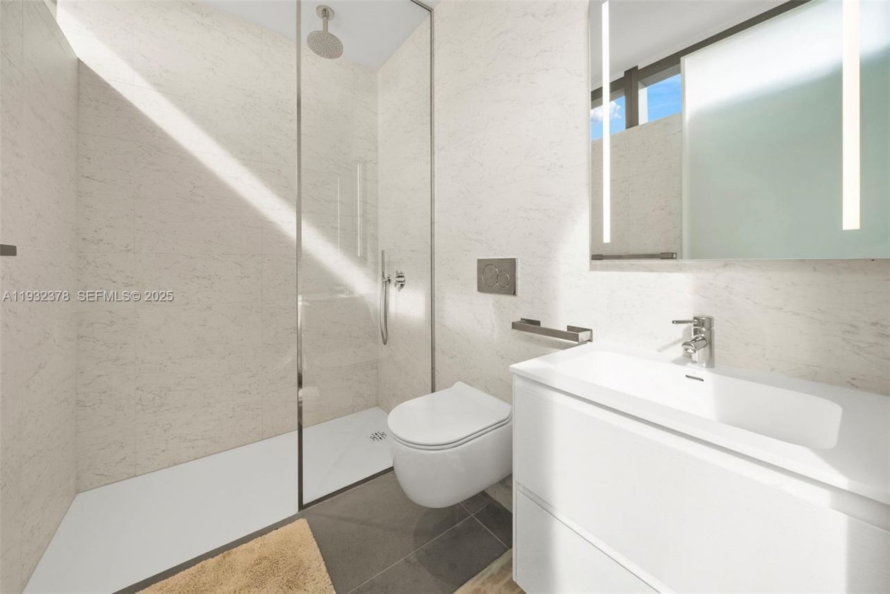 2000 S Ocean Dr , Unit 18B, Hallandale Beach, FL 33009 Photo