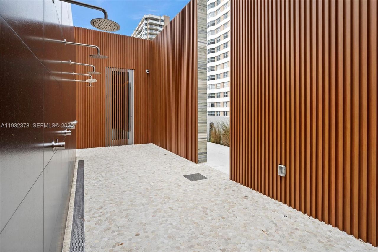 2000 S Ocean Dr , Unit 18B, Hallandale Beach, FL 33009 Photo