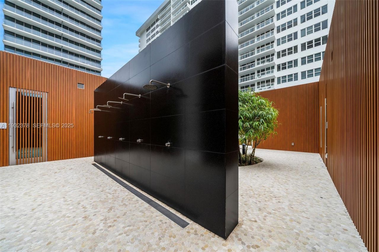 2000 S Ocean Dr , Unit 18B, Hallandale Beach, FL 33009 Photo