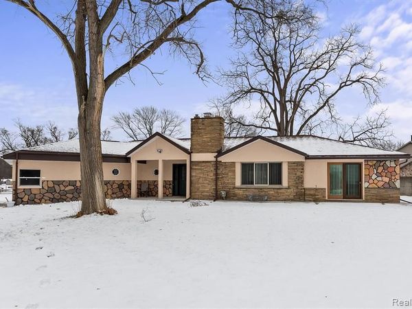 15500 Millar Road, Clinton Twp, MI 48036