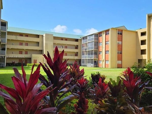 3600 NW 21st St , Unit 103, Lauderdale Lakes, FL 33311
