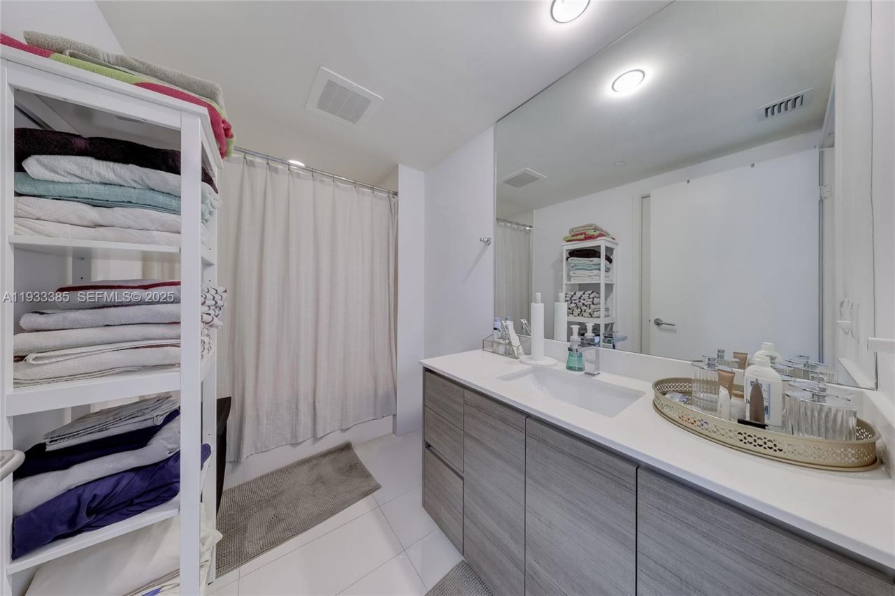 1100 S Miami Ave , Unit 2504, Miami, FL 33130 Photo