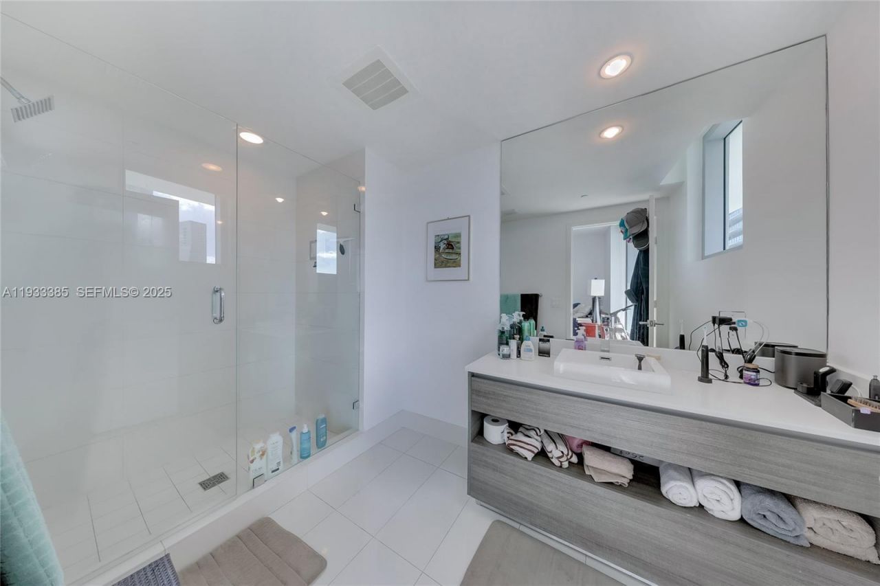 1100 S Miami Ave , Unit 2504, Miami, FL 33130 Photo