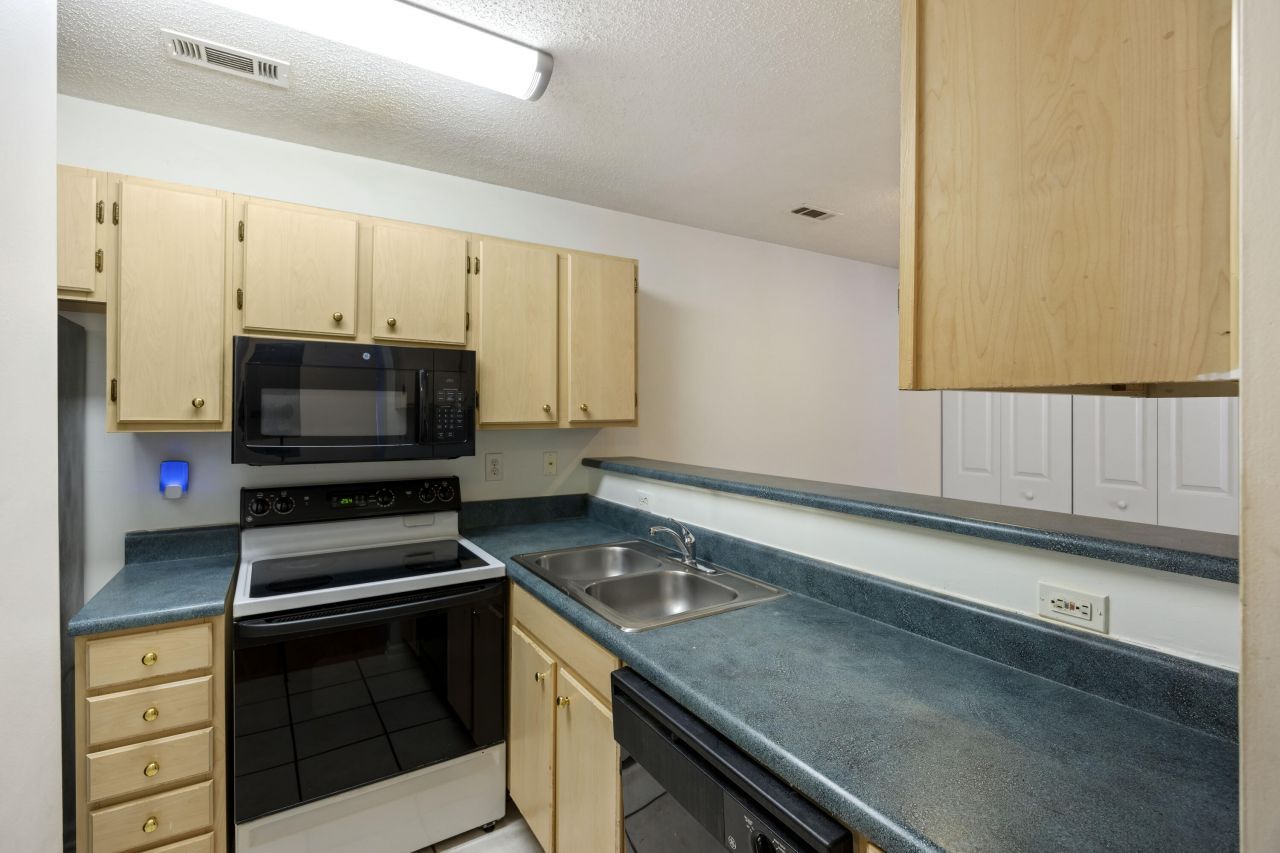 188 Midland Parkway Photo 10