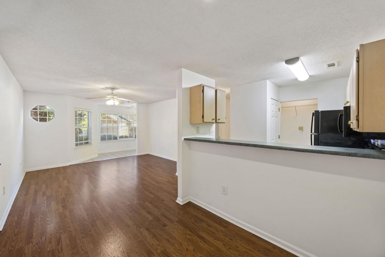 188 Midland Parkway Photo 12