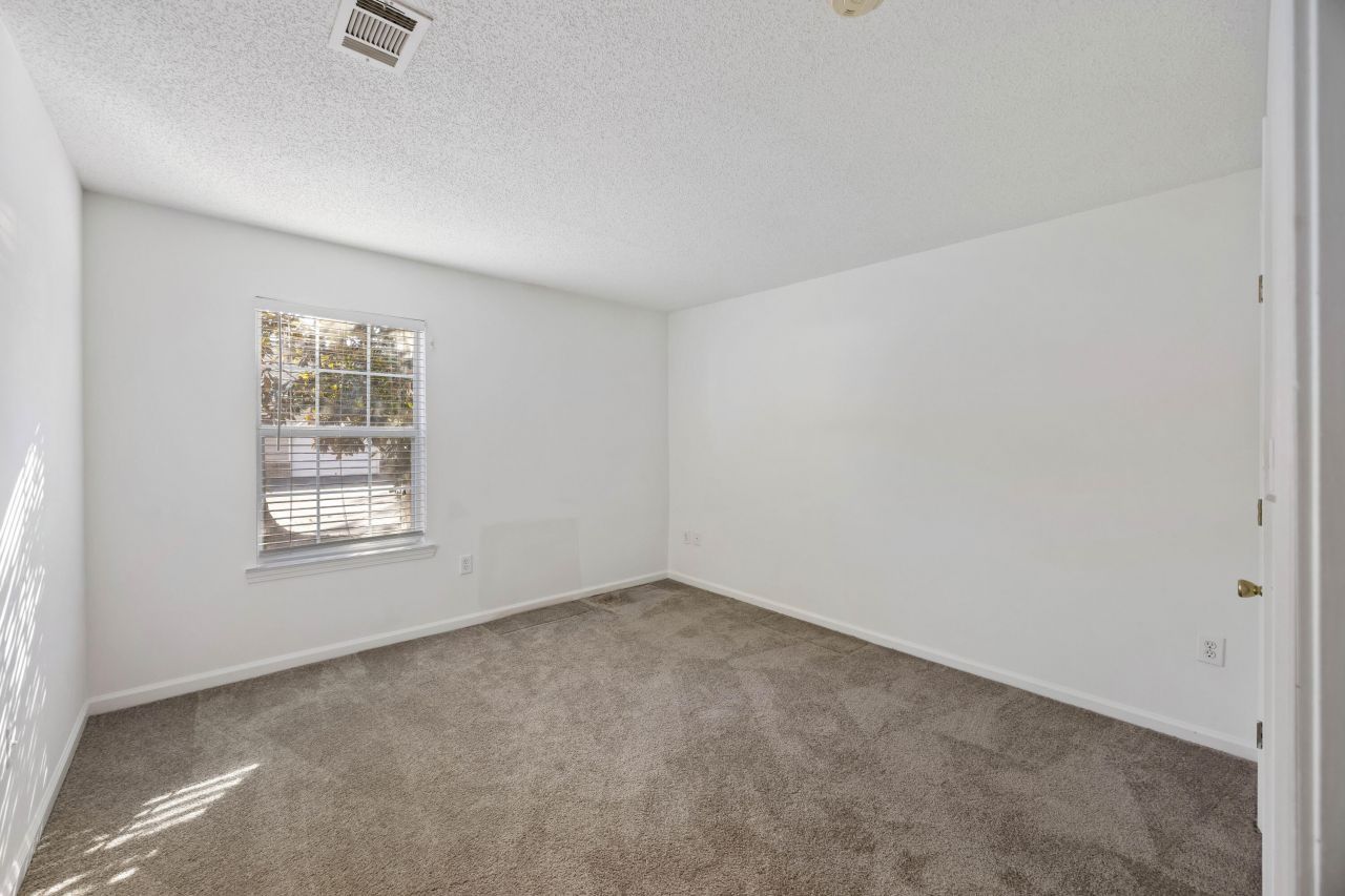 188 Midland Parkway Photo 25