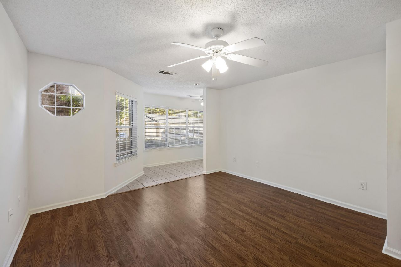 188 Midland Parkway Photo 4