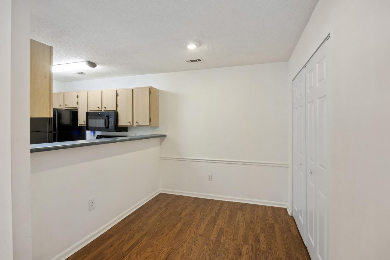 188 Midland Parkway Photo 6