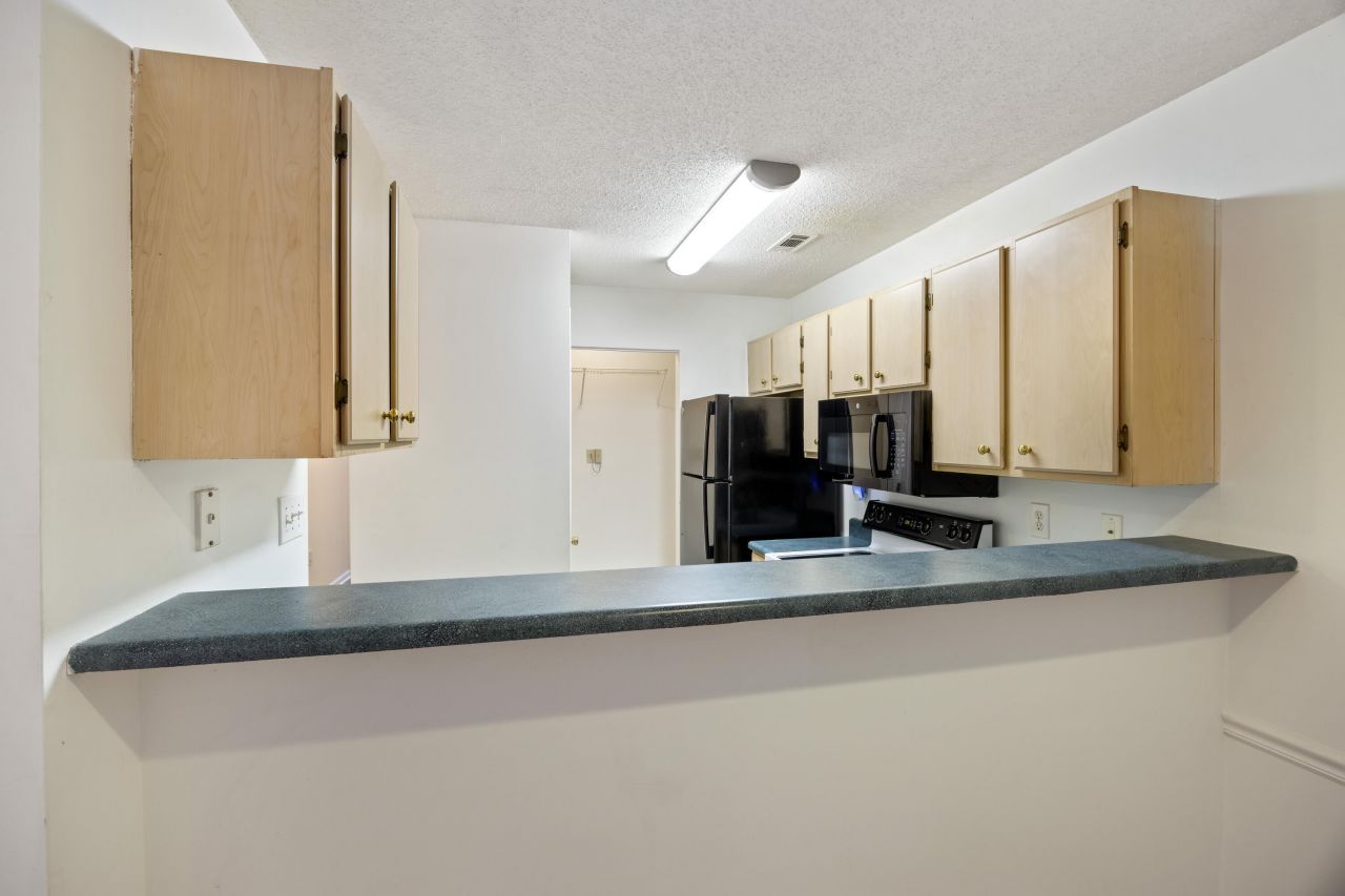 188 Midland Parkway Photo 8