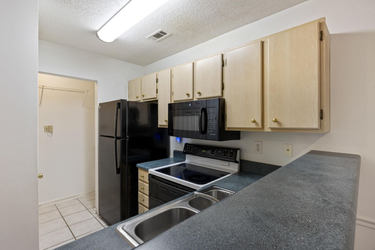 188 Midland Parkway Photo 9