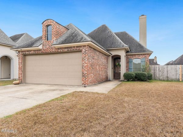 102 Meadow Gate Drive, Lafayette, LA 70508