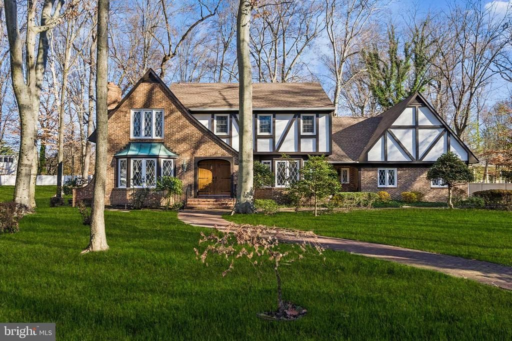 2 Oriole Way, Moorestown, NJ 08057 Main Photo