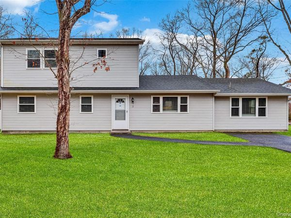 2 7th Street, Center Moriches, NY 11934