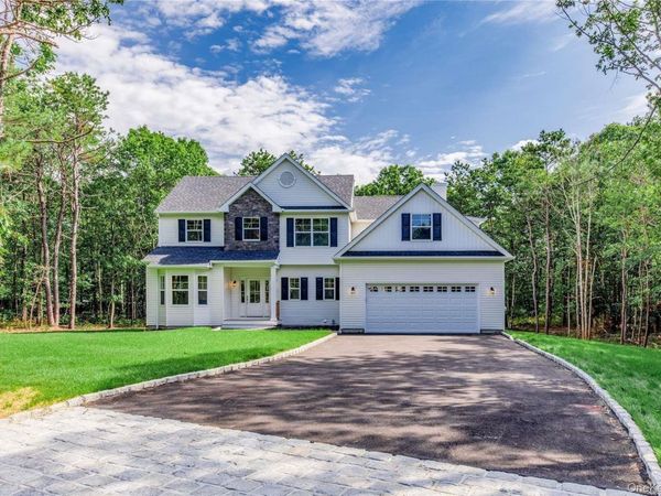 7 9th Street, Center Moriches, NY 11934